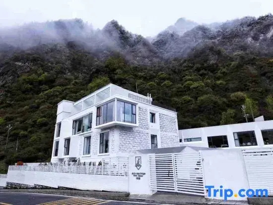 Guanyue Homestay (Shuangqiao Valley Scenic Area of Mount Siguniang)