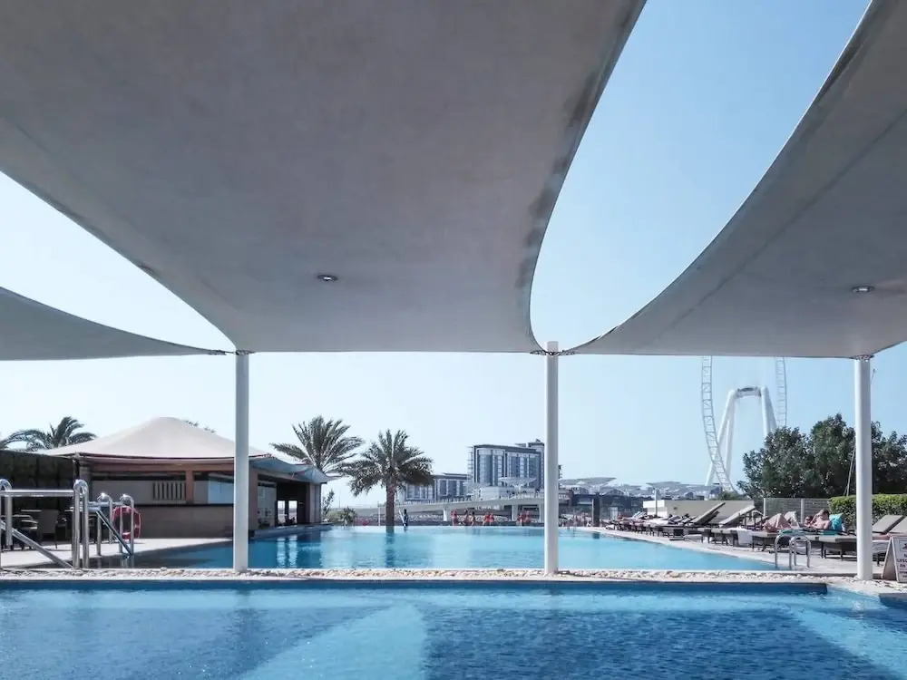 Upscale 1BR - Sea Views - Direct Beach Access!