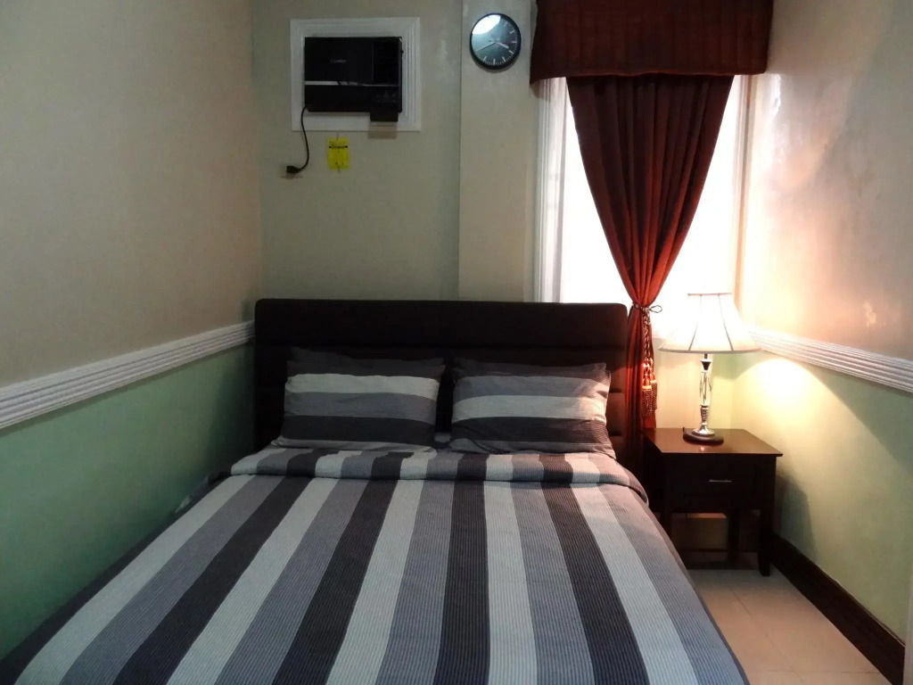 The Executive Villa Inn & Suites