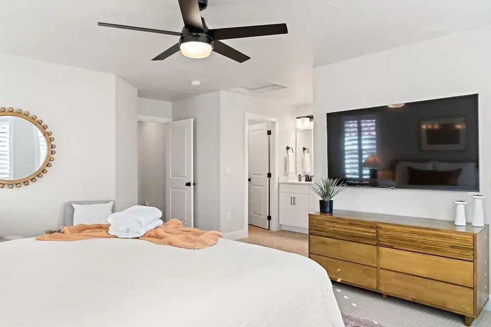 Zions Base Camp 4 Bedroom Townhouse by RedAwning