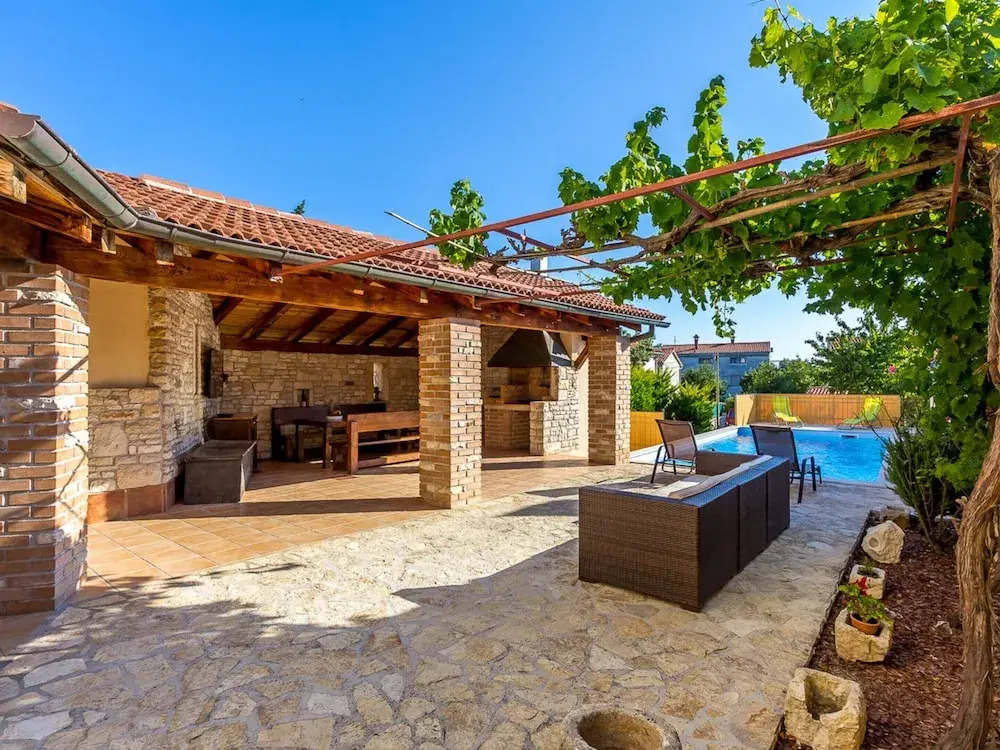 Rustic Holiday Home With Private Pool in the Center of Medulin Near the Beach