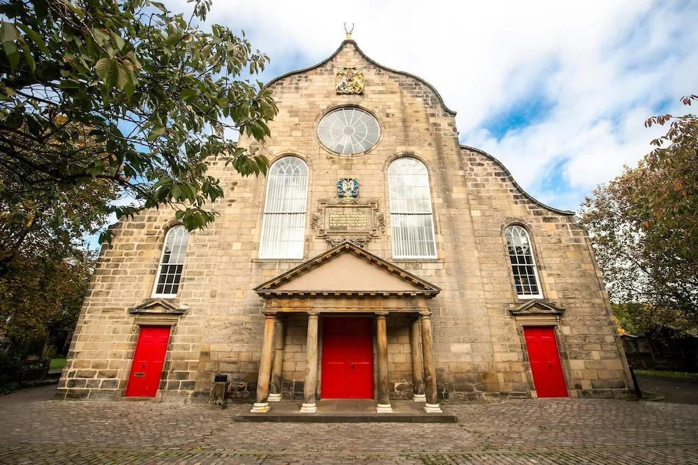 Stylish Royal Mile Apt: Heart of Historic Old Town