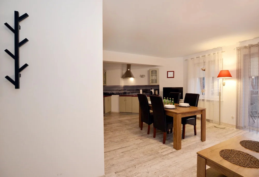 Golden Sun Apartments - Port