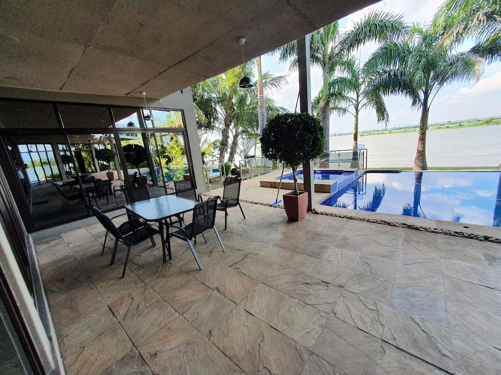 Zambezi Riverside Accommodation