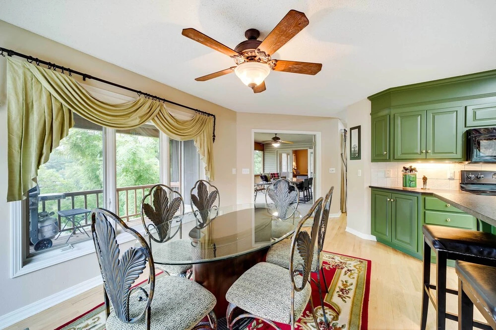 Bella Vista Lakehouse w/ Hill Tram, Deck & Views!