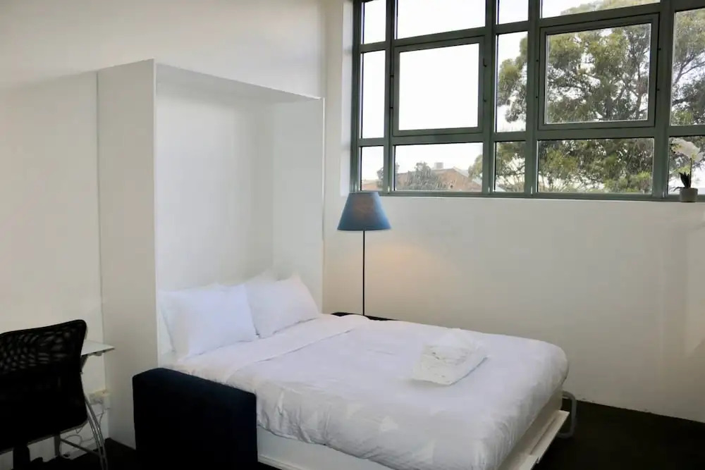 Cosy Newtown Studio Apartment With Swimming Pool