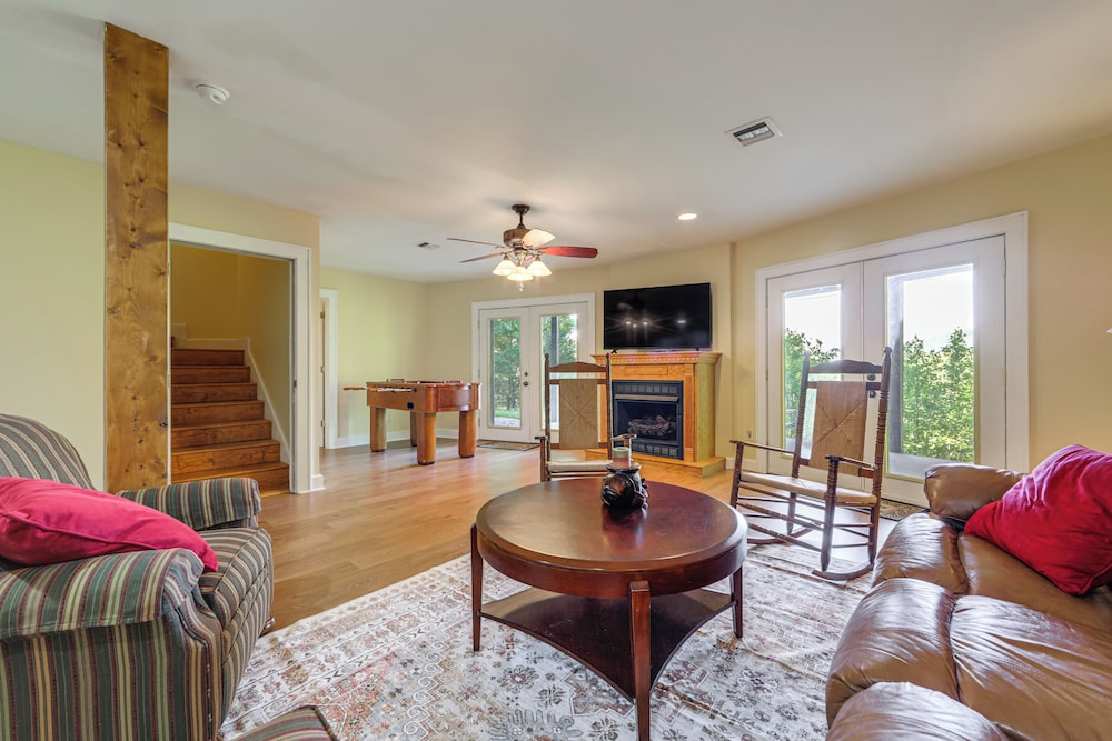 Mountain View Home: Hike, Raft, Golf + More!