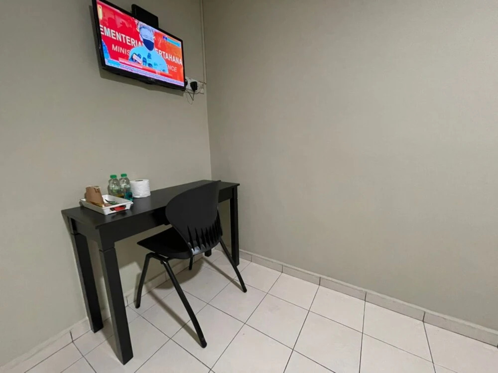 OYO 90338 Prima Saujana Budget Hotel
