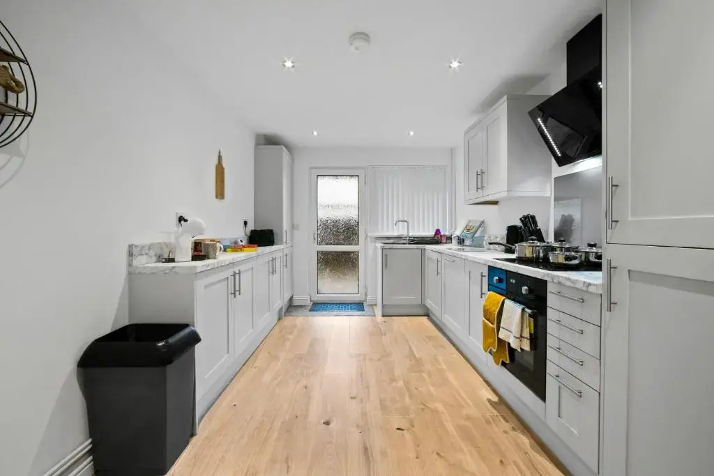 Village Hideaway 2 Bedroom Apartment North Cardiff