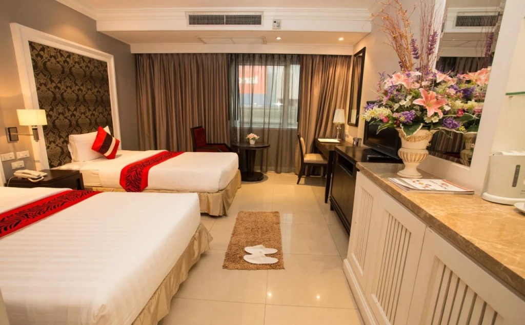 Hope Land Hotel 46/1