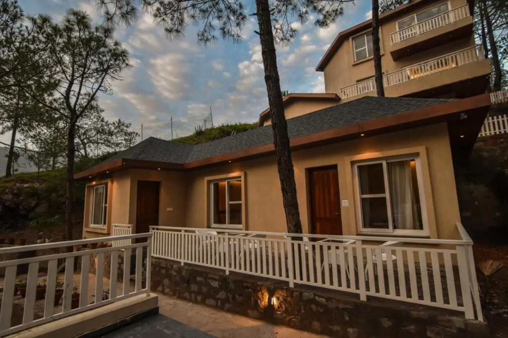 Jungle Lodge Resort & Spa