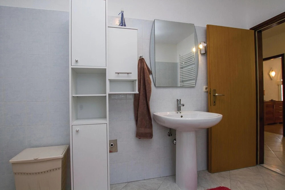 Amazing Home in Nedescina With Wifi and 5 Bedrooms
