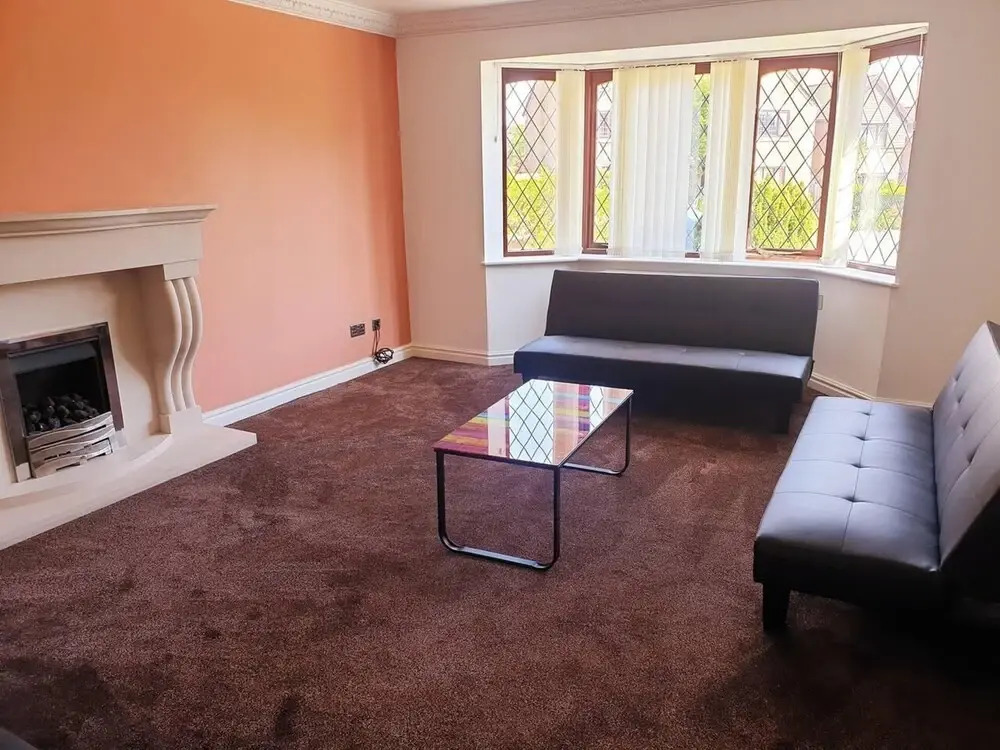 Lovely 4-bed , 3 Bath Villa in Bolton, Manchester
