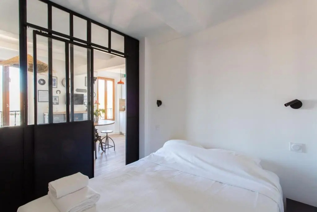 Furnished air-conditioned studio classified 2 stars near the beach&old port