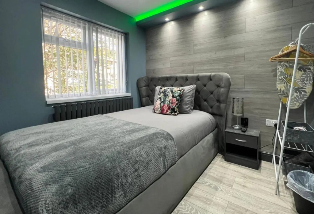 Luxurious *5 Bedroom House*In Center Of Birmingham