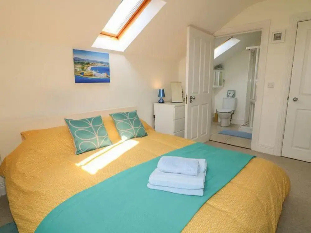 Shell Hill 3-bed Apt, Sleeps 6, 15 Mins to Beach