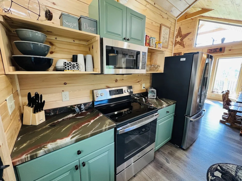 A Tyme To Chill 2 Bedroom Cabin by RedAwning