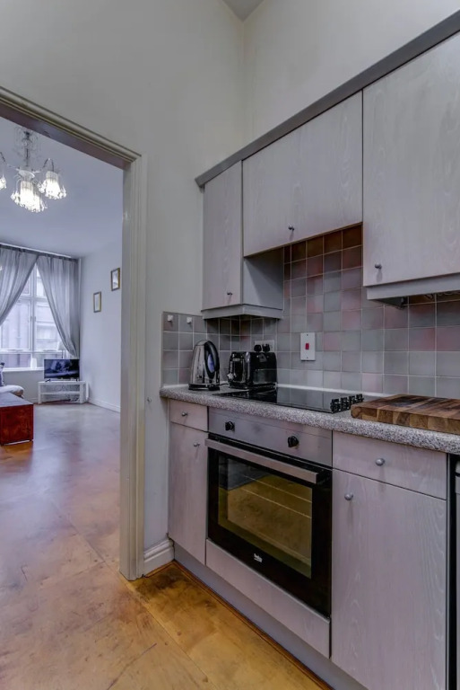 Bright, Spacious 2BR Central Manchester Flat for 4