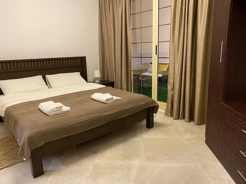 Modern Chickee 1 Bedroom Apartment Al Barsha 1