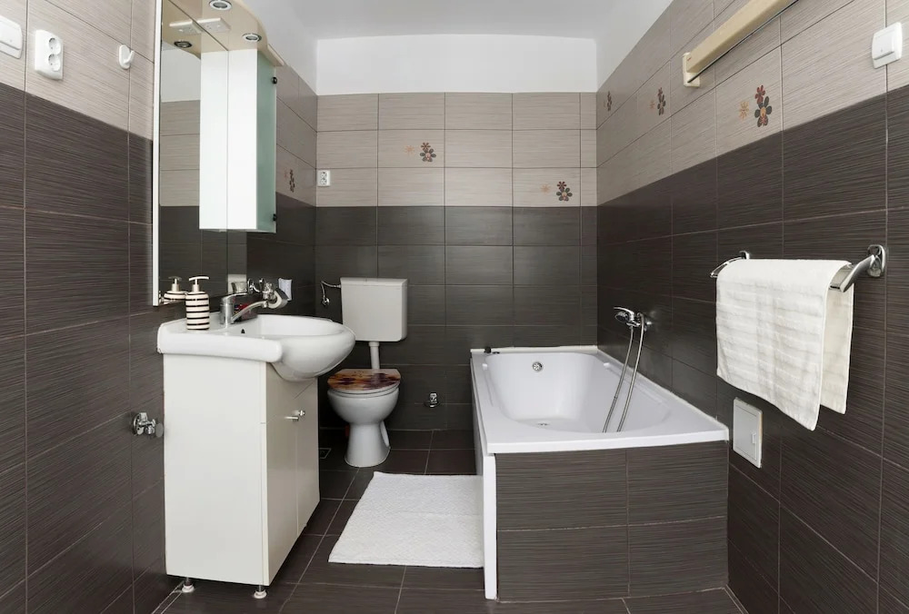 Iezer Residence