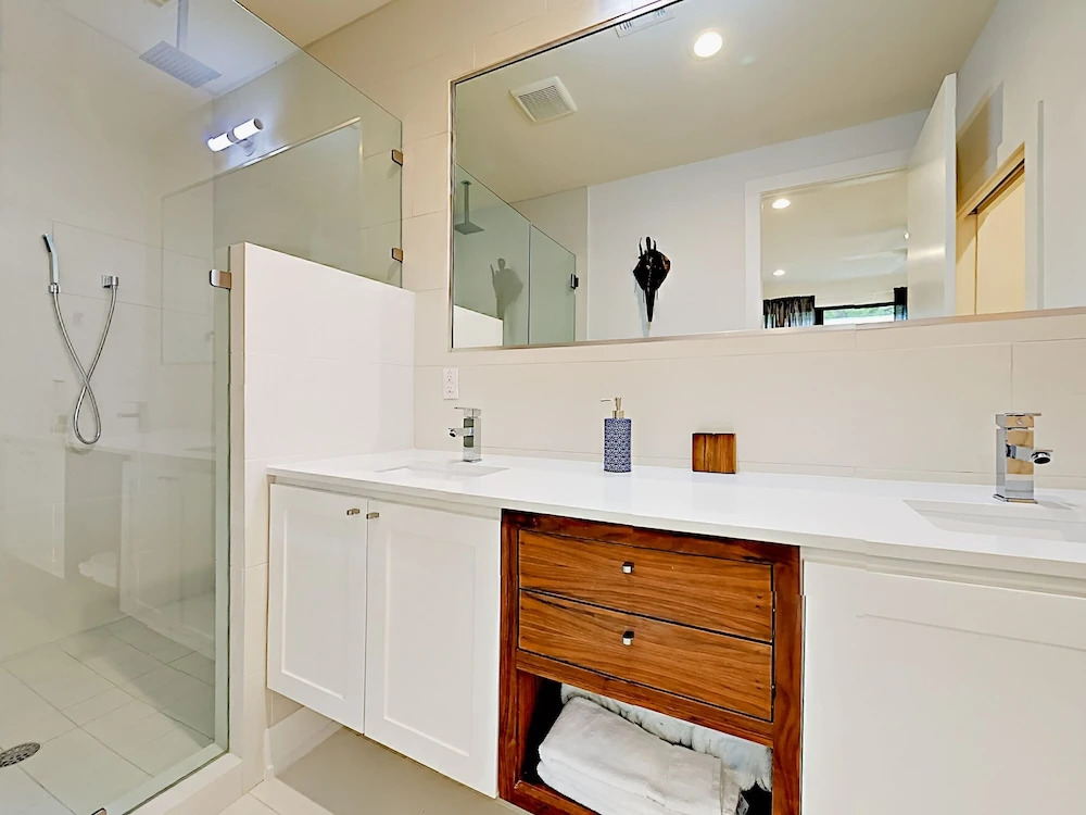 New 3br Near Dining & Entertainment 3 Bedroom Duplex