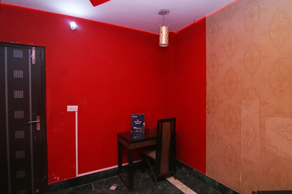 OYO 22756 Diksha Hotel