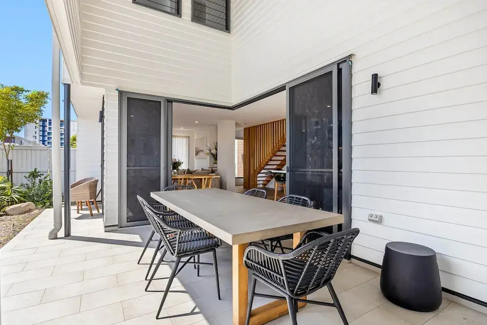Bokarina 3-bed Stunning Home, Steps From Beach