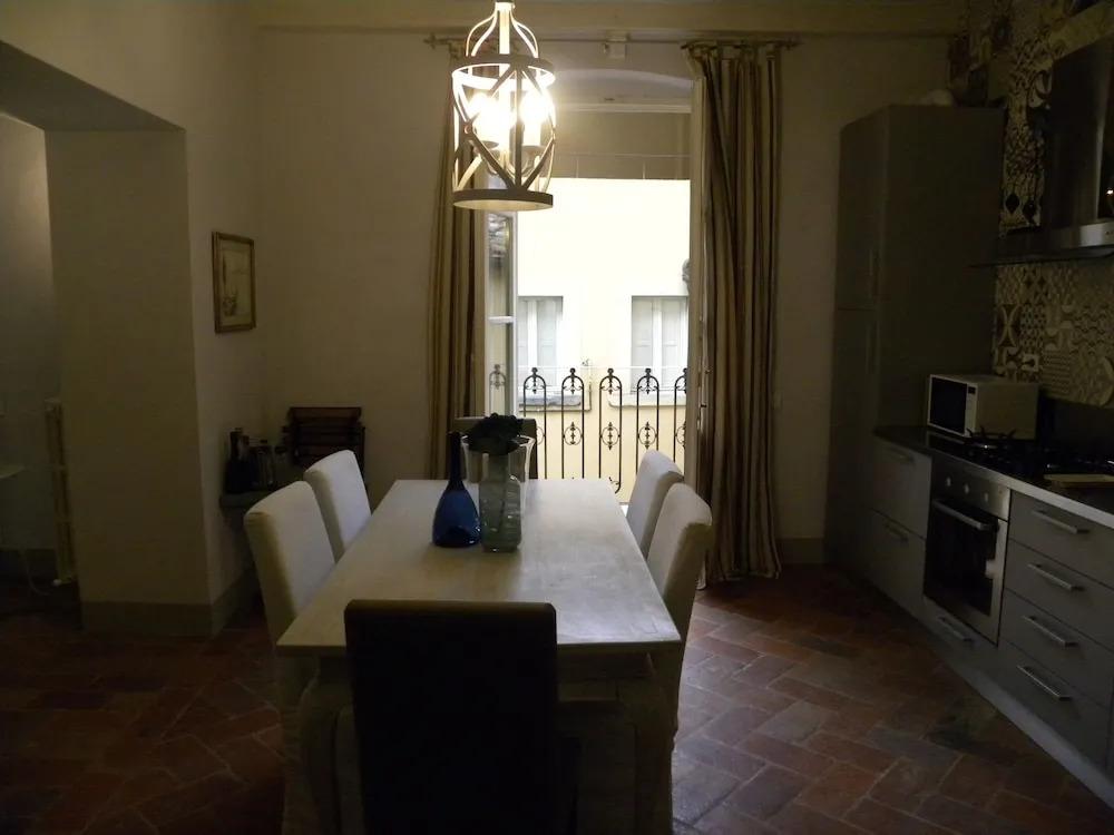 Bright, Bright, Spacious, 1 Bedroom Apartment in the Heart of Tuscany