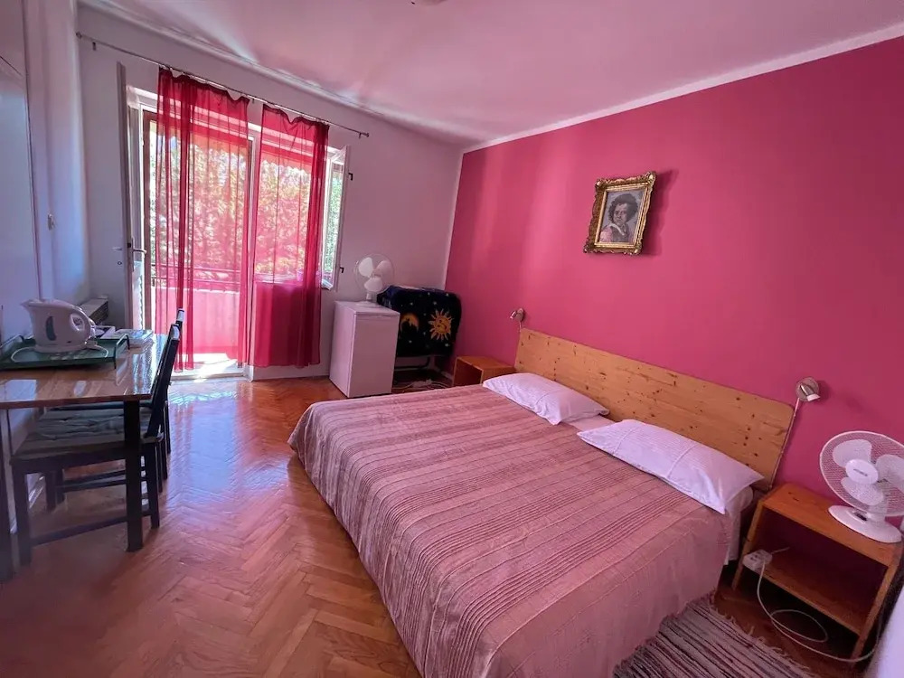Room-s4 - Double Room in the Centre of J