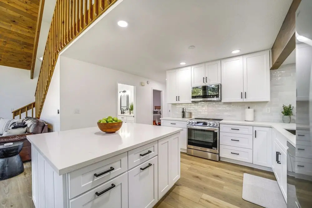 Family Friendly: Modern Cabin in Munds Park!