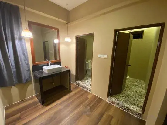 Anggun Lodge Private Room with Sharing Bathroom