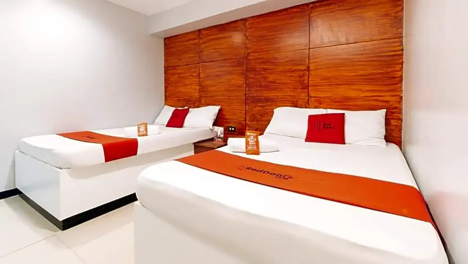 RedDoorz Plus Near McArthur Park Tacloban