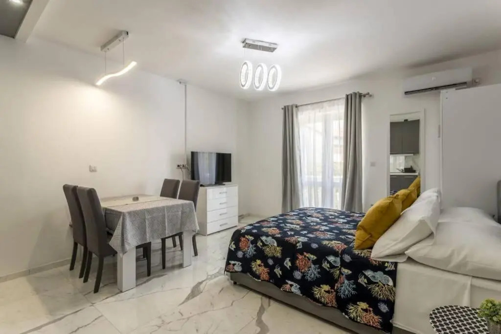 Royal Platinum Studio Apartment
