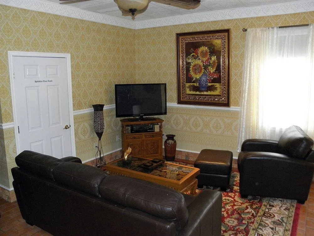 Dover Garden Suites