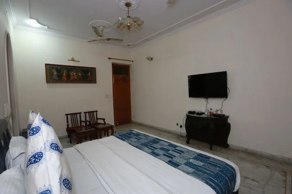 OYO Rooms Vishal Khand 4