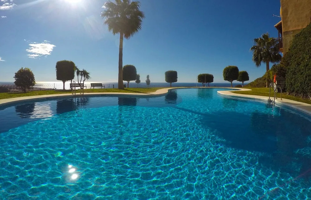 Stunning 4 bed duplex with sea views
