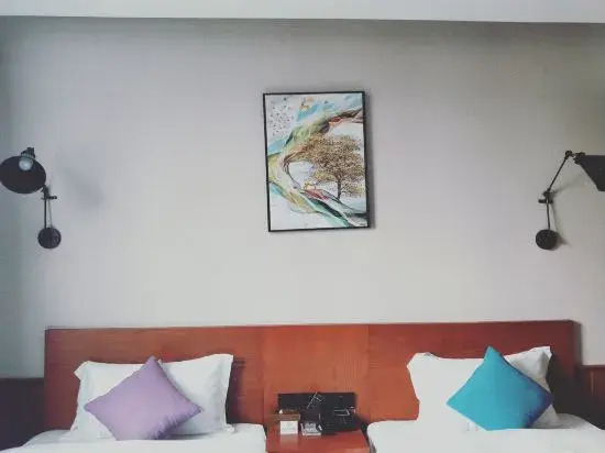 Six Day Business Hotel