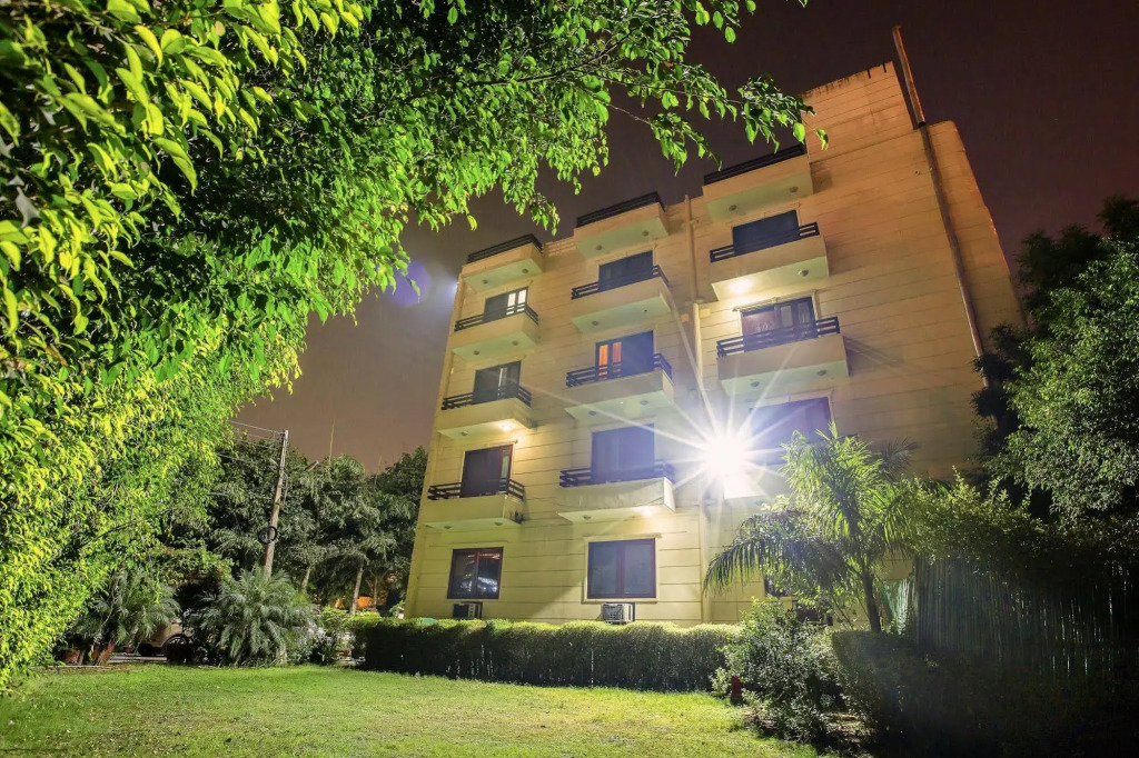 Treebo Trip Casa Cyber DLF phase 3