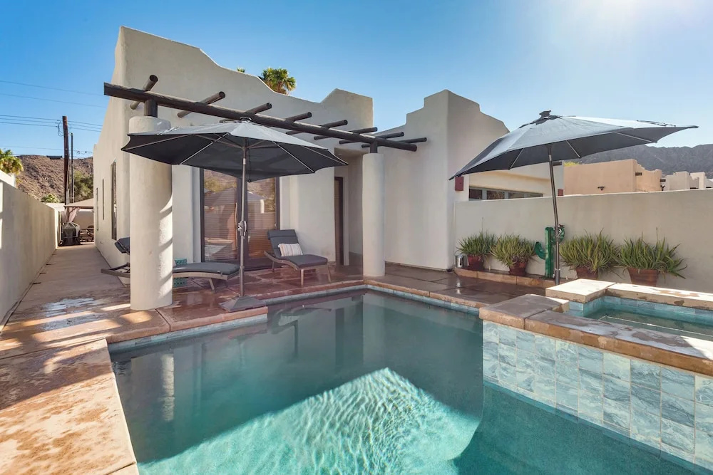 222396 3BR Escape w/ Fire Pit: 1 Mi to Old Town