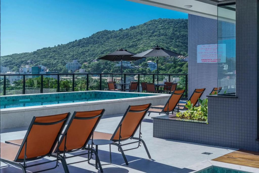 Adra 304 - Apartamento no centro de Bombinhas - Rooftop com piscina e academia - À poucos metros da praia