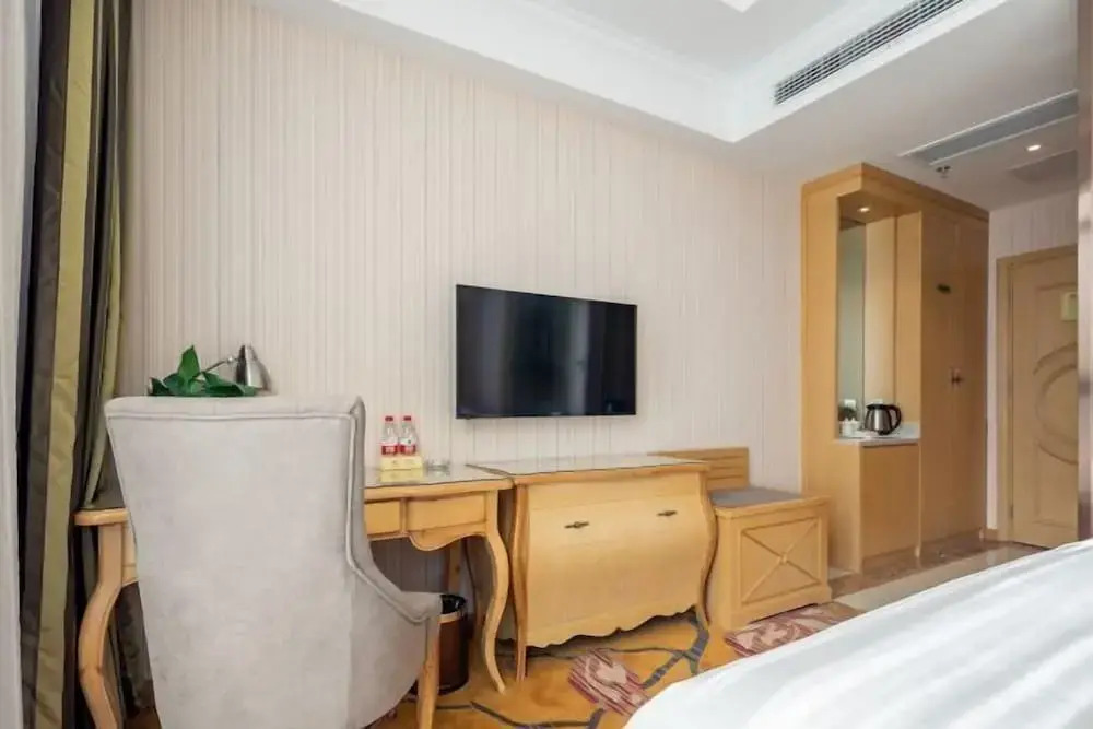 Vienna Hotel (Jixi High-speed Railway Station)