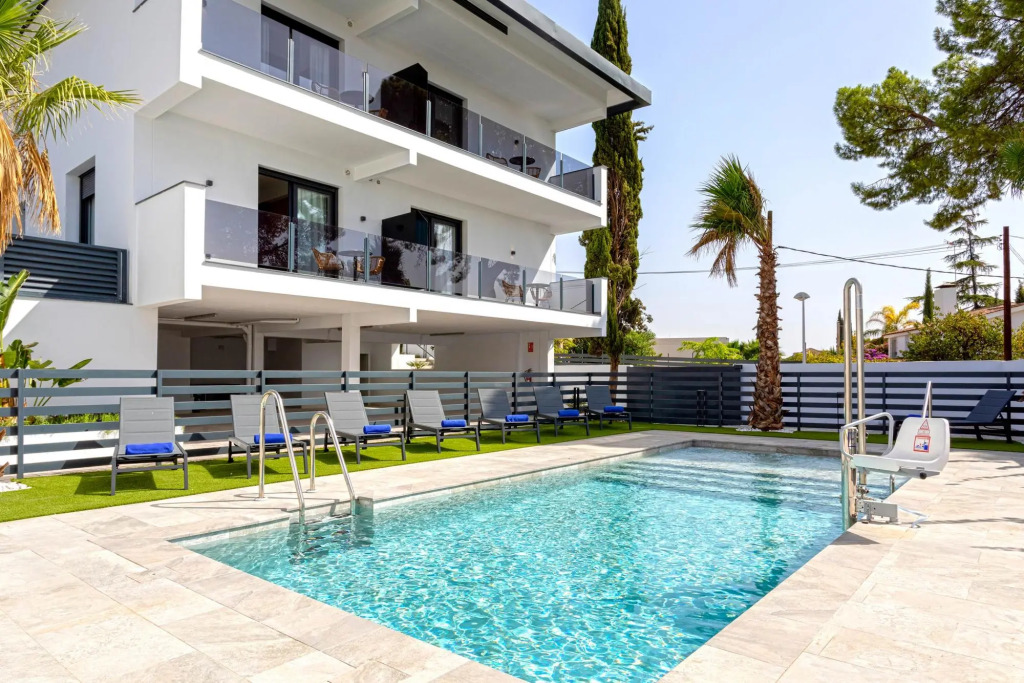 Modern 1BD Apartment With Terrace Pool and Parking Arruzafa V