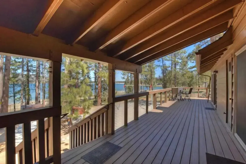 Sleeps 23 2 Homes, Lakefront, Private Dock, Hot Tub, Game Room, Swingset, View