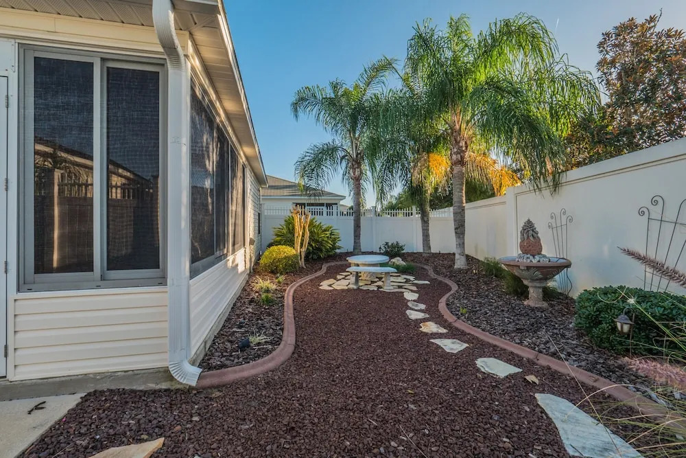 Estill Avenue 1240 by White Pelican VR