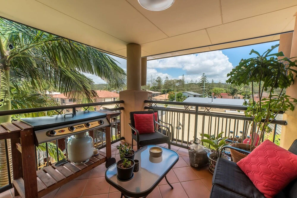 Beachside Gold Coast Apartment With Pool