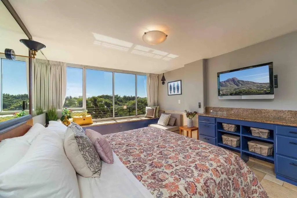 @ Marbella Lane Studio, 15 steps from the Beach, 11 mins from the Airport