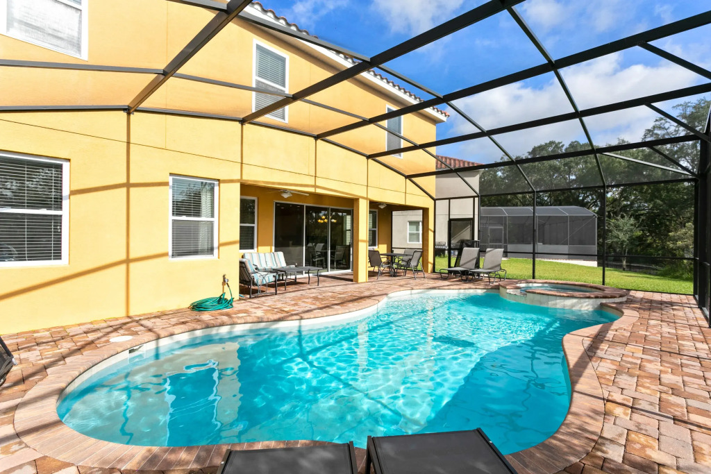 Veranda Home 8br 6 En-suites Lake View Pool SPA