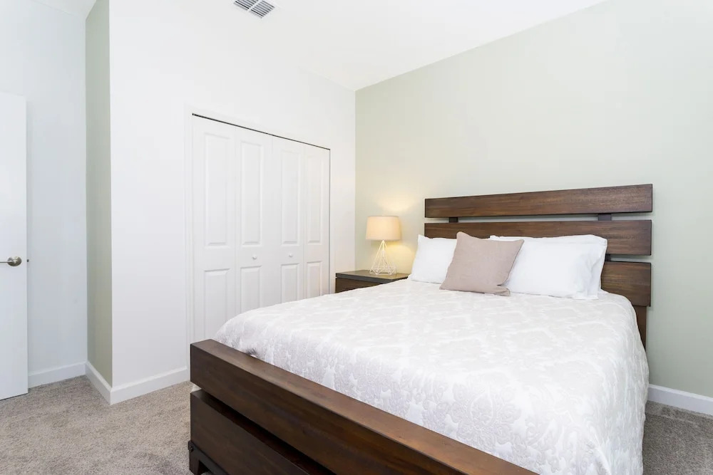 Gorgeous 5 Bd w/ Pool Close to Disney @ Champions Gate 948