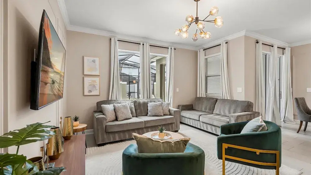 Contemporary Townhouse w BBQ & Pool Sleeps 12