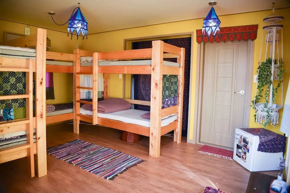 Shanti Shanti Guest House - Hostel